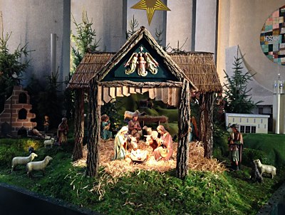Met Kerst 2013 werd de kerststal 1968 nagebouwd in de kerk op de Markt van Prinsenbeek (Foto: Cor Oomen)